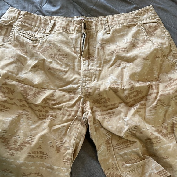 Men’s Arizona Jeans Aztec Print Khaki Shorts 38 - Picture 4 of 5
